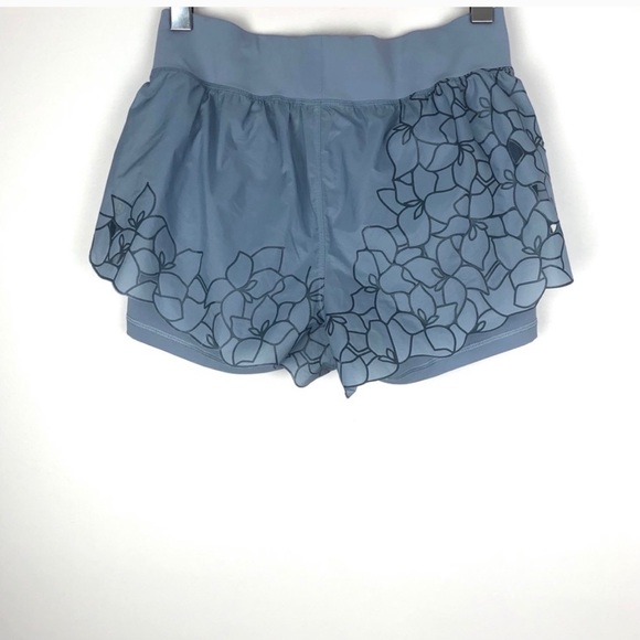 Lulu Shorts - Picture 6 of 7